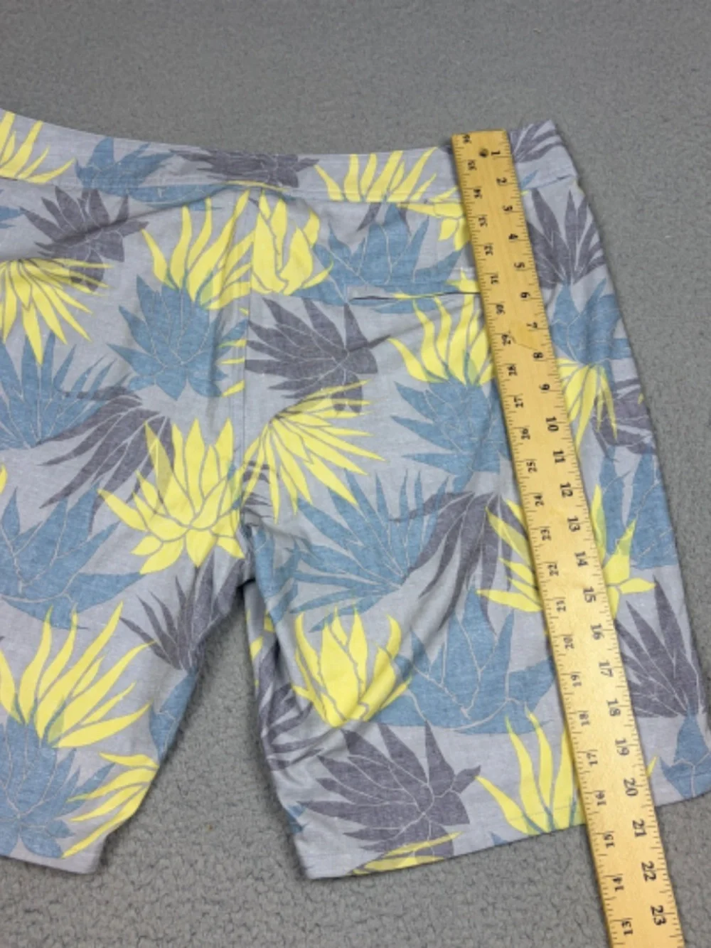 Travis Mathew Board Shorts Mens Size 38 Multicolor Floral Swim Drawstring Beach
